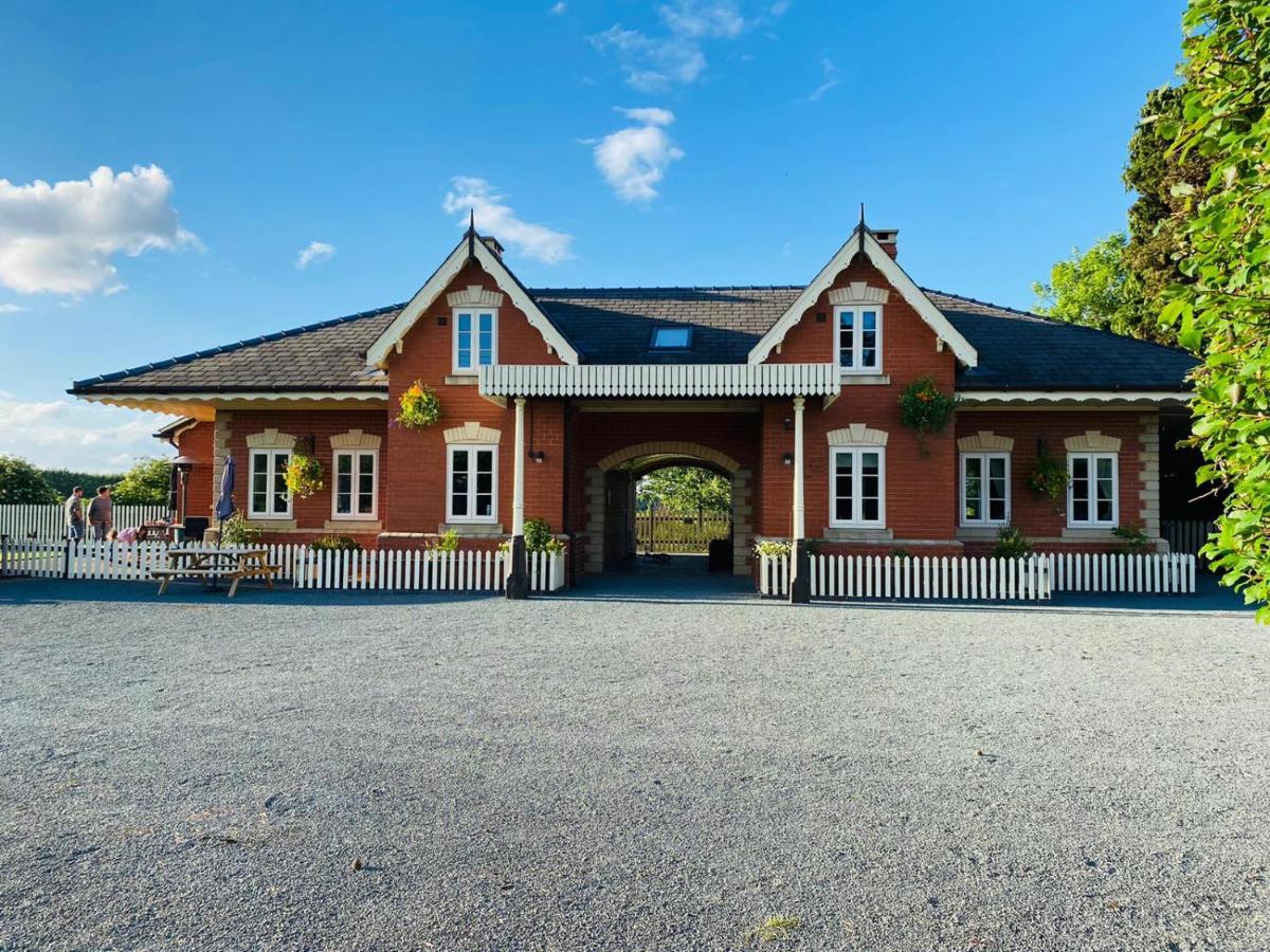 The Waiting Room, Stoke Edith Station, Tarrington Hereford Exterior foto