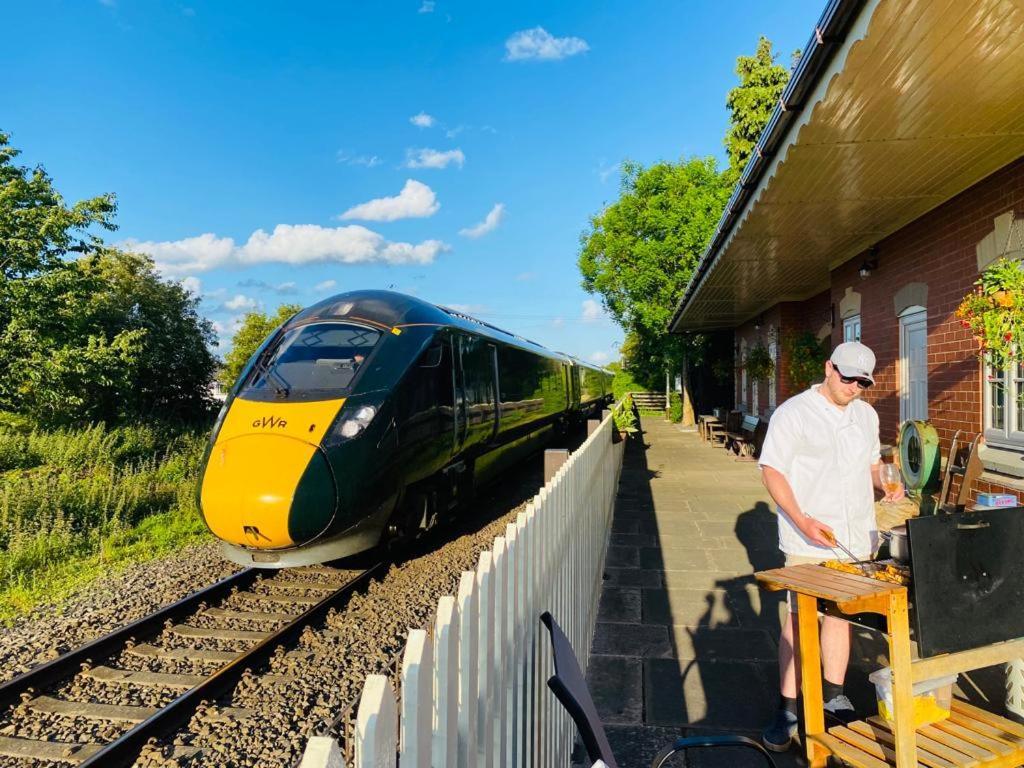 The Waiting Room, Stoke Edith Station, Tarrington Hereford Exterior foto