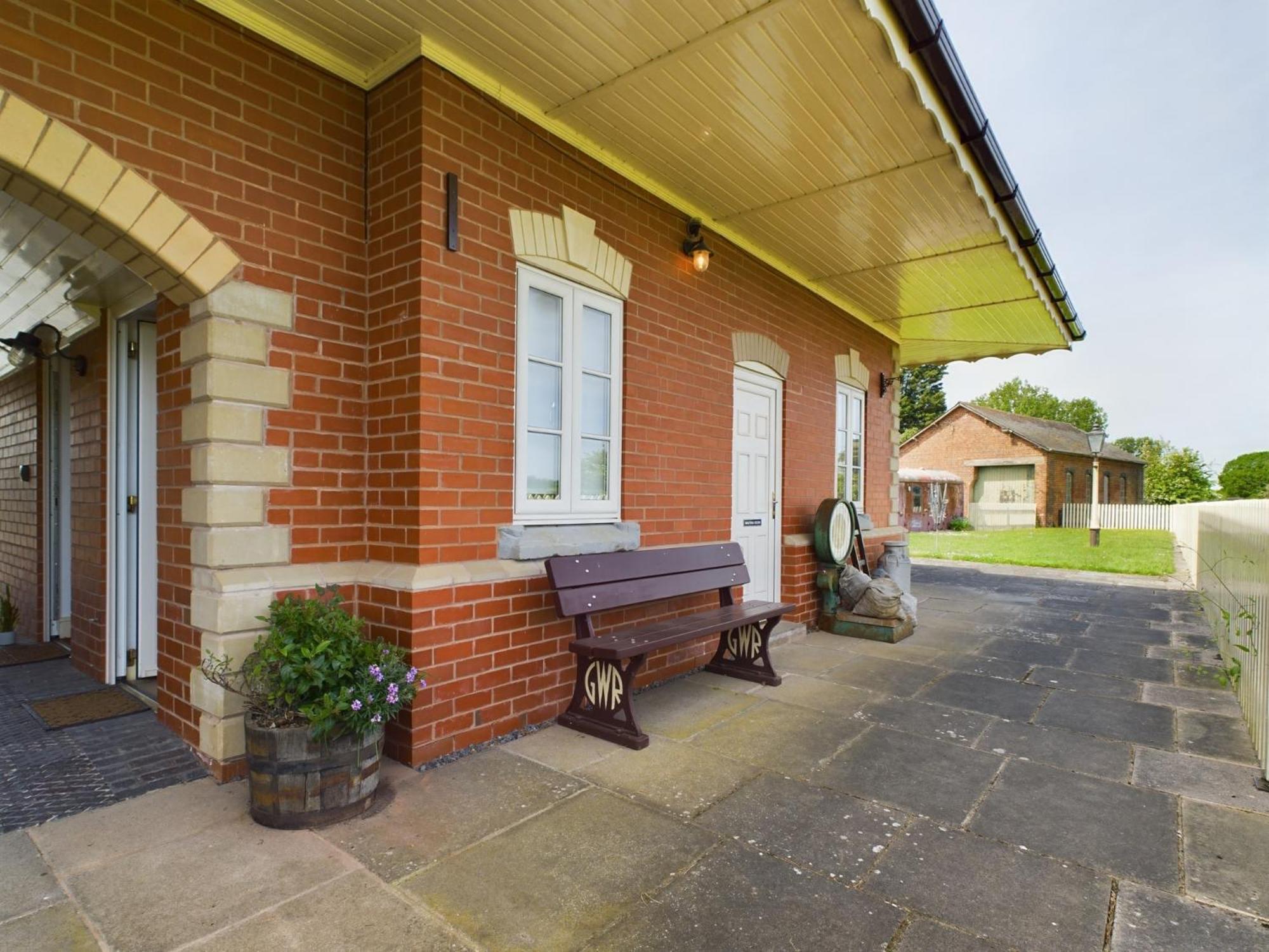 The Waiting Room, Stoke Edith Station, Tarrington Hereford Exterior foto